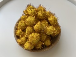 Lot de 50 pompons jaunes.