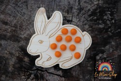 Lapin de la ferme à encoches